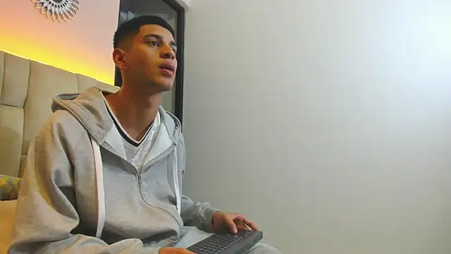 XXX chat uživo modela Tyler_Noir