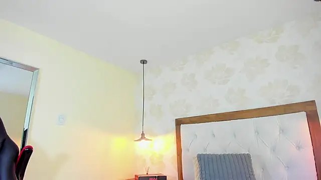 IRISCLARK1's Live XXX Chat