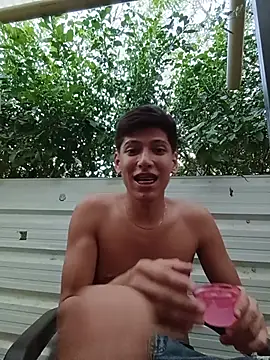 3hornys-straights' Live XXX Chat