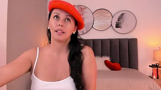 Chat XXX en directo de SaharaGarcia__