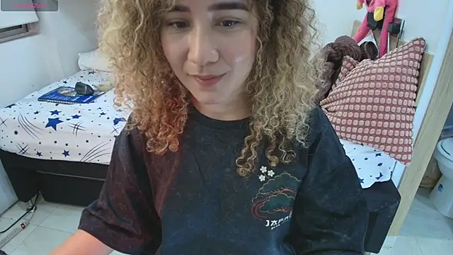 Charlotte11-11's Live XXX Chat