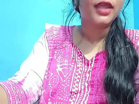 Chat +18 de Adhiti_1 ao vivo