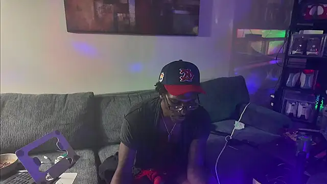 Triggerhappycj100's Live XXX Chat
