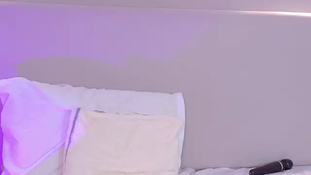 NaomiKlarc's Live XXX Chat