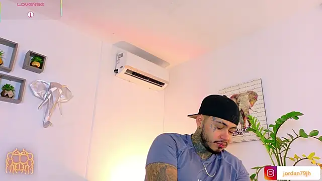 Czat XXX na żywo – JordanSmiith_