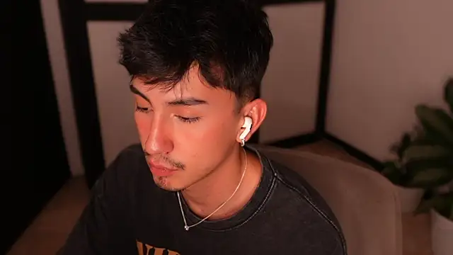 sweettaaron01 webcam show