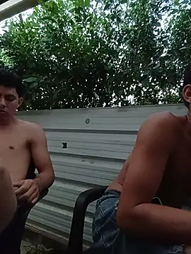 3hornys-straights Live XXX-Chat