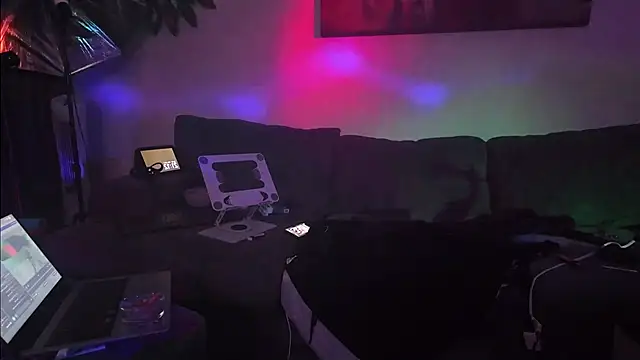 Triggerhappycj100 Live XXX-chat