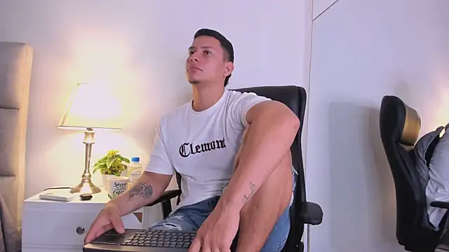 دردشة Chriss_Diamond الجنسية المباشرة
