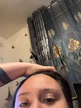 AishaRuh Show in webcam