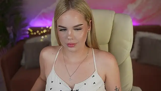AuroraMore Adlı Modelin Canlı XXX Sohbeti
