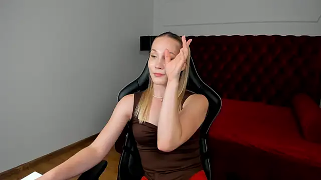 ElaraVoltage's Live XXX Chat