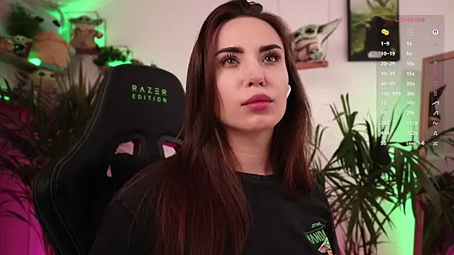 -BabyYoda's Live XXX Chat