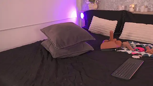 Chatroom XXX en direct de LillyThompson