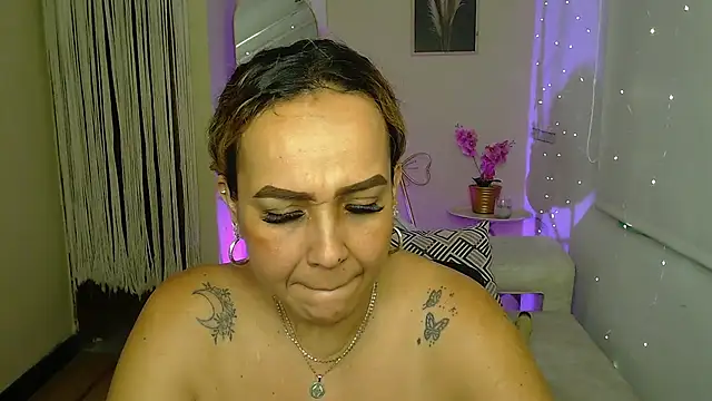 Aunty_milf Adlı Modelin Canlı XXX Sohbeti