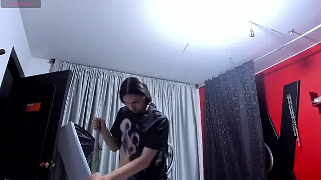 XXX chat uživo modela Almaazz