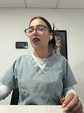 Chat +18 de Sweet_Milaa1 ao vivo