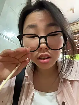 XIAOnaimao-001's Live XXX Chat