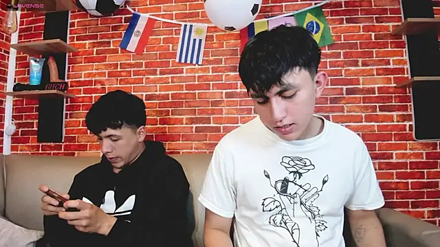 Hoot_boyss_ Chat XXX in diretta