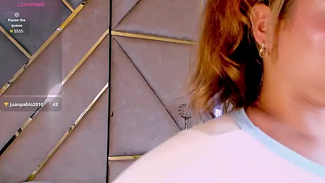 MikaelaStone Chat XXX in diretta