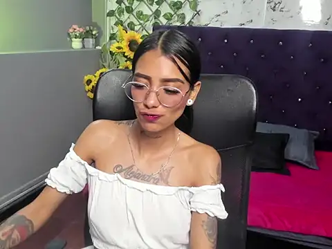 KarlaSlutSkinny__ Chat XXX in diretta