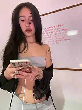NickiCute_ Chat XXX in diretta