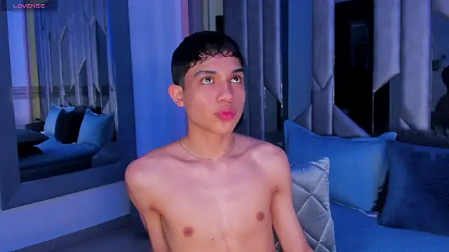 צ'אט XXX בשידור חי של Sebax_Young