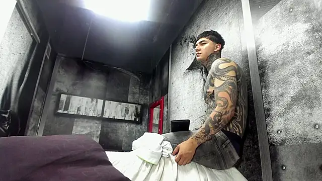 Gury_tattoo Chat XXX in diretta