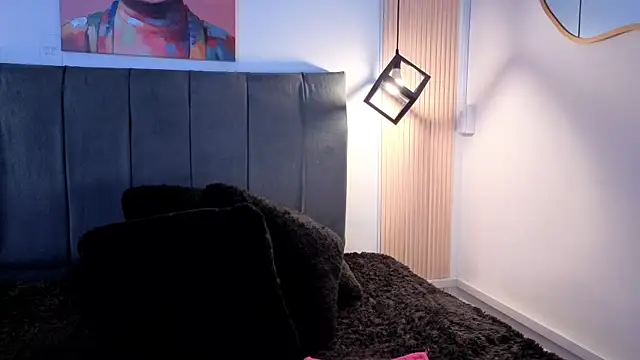 Jullzz__ Show in webcam
