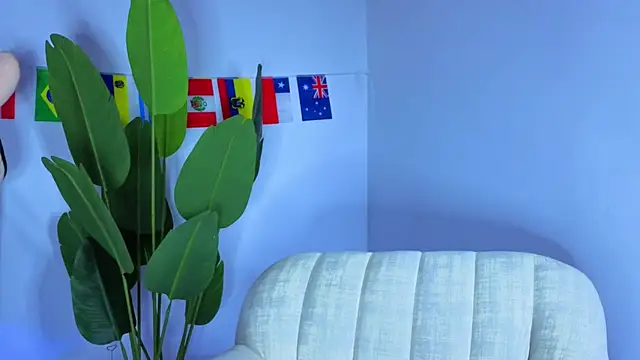Chat +18 de LinnaGardenia ao vivo
