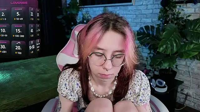Chat +18 de Alice_Nyx ao vivo