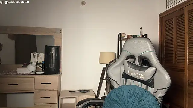 XXX chat uživo modela OopsAgain_