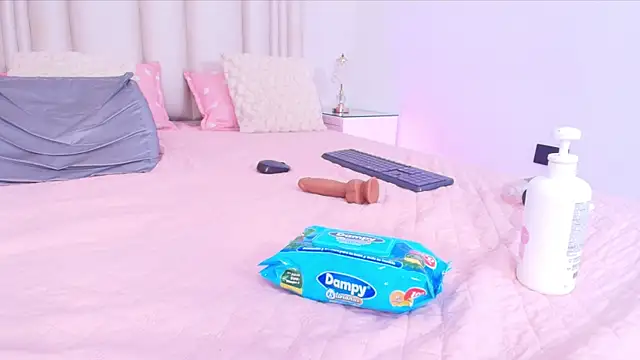 alanarose18 Adlı Modelin Canlı XXX Sohbeti