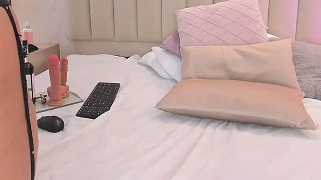 ViolettaRousee_'s Live XXX Chat