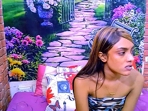 IndianPretty14u2Luv's Live XXX Chat