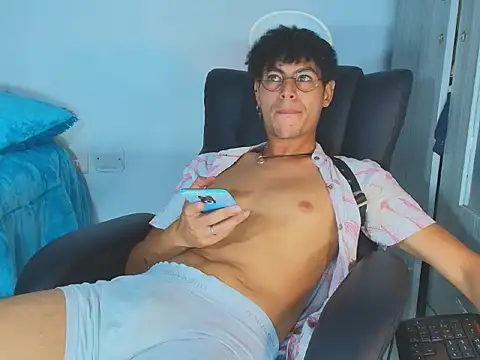 ThiiagoSaeenz 现场XXX聊天