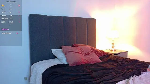 Lia_Tinez Adlı Modelin Canlı XXX Sohbeti