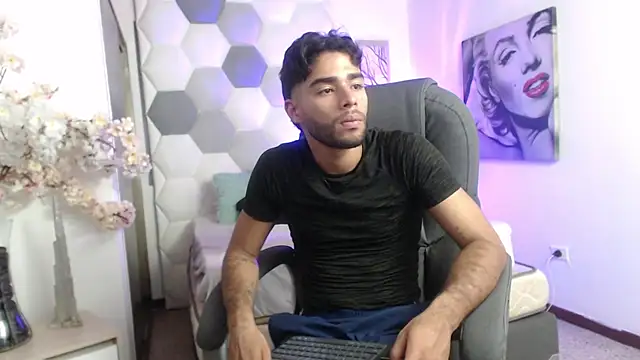 AlejandroGreco Adlı Modelin Canlı XXX Sohbeti