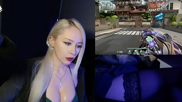 צ'אט XXX בשידור חי של roxxyrowe