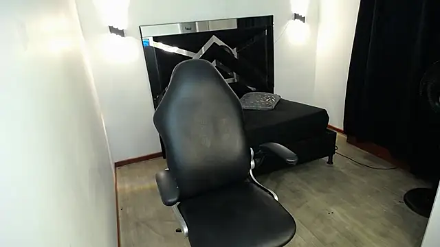 Chat +18 de MarianaRojas_ ao vivo