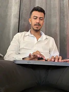 Latinmoster_boss Pertunjukan Webcam