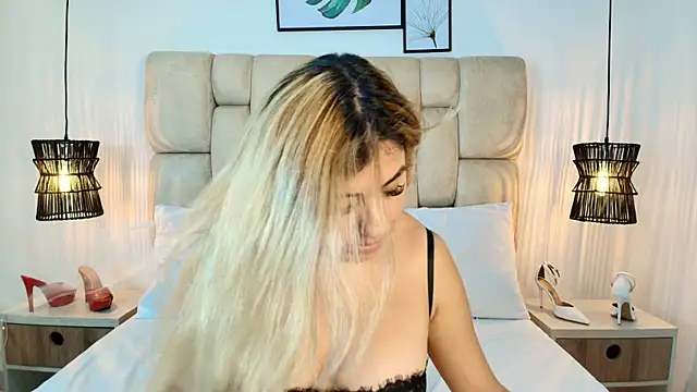 AdharaSmithh Chat XXX in diretta