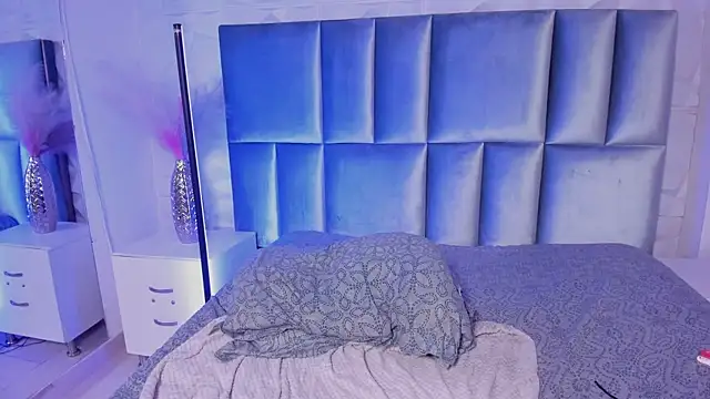 HollyPeach live XXX chat