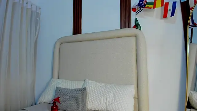 KatieBoison Adlı Modelin Canlı XXX Sohbeti