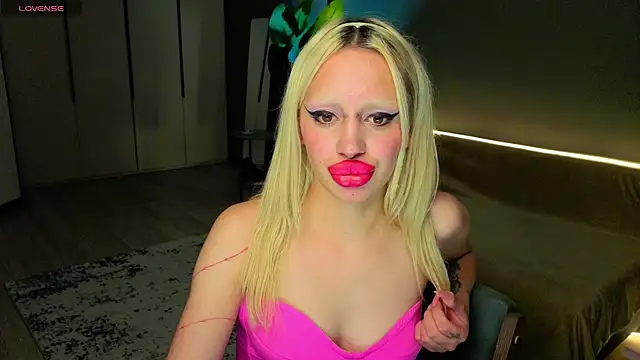 Luna_Beverly élő XXX-chatje