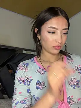 Itze_Mua Chat XXX in diretta
