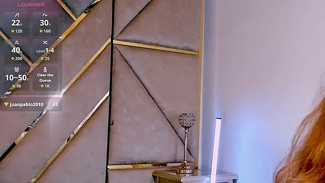 MikaelaStone Chat XXX in diretta