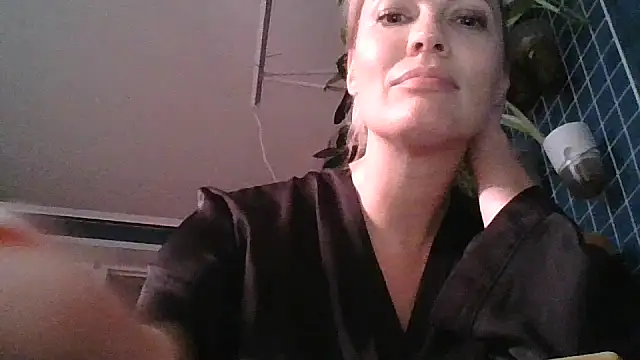 Elvaraa Chat XXX in diretta