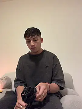 Chat +18 de OLIVER_K ao vivo