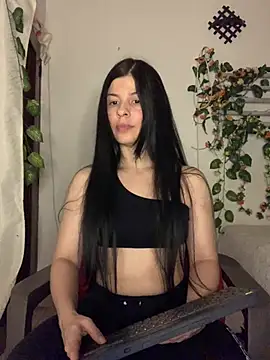 Estefani_32's Live XXX Chat